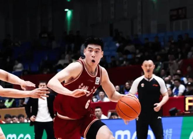 詹姆斯真是香饽饽,勇士队、骑士队、热火队等队用语音留言招募他