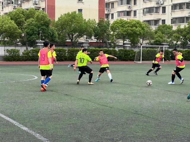 官方:曼城从谢周三签回门将皮尔斯