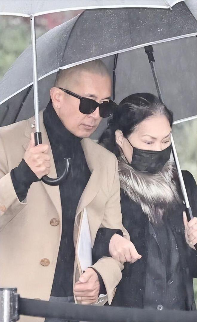 上海迪士尼游客劝阻吸烟被打后起诉园方续:庭审结束择期宣判