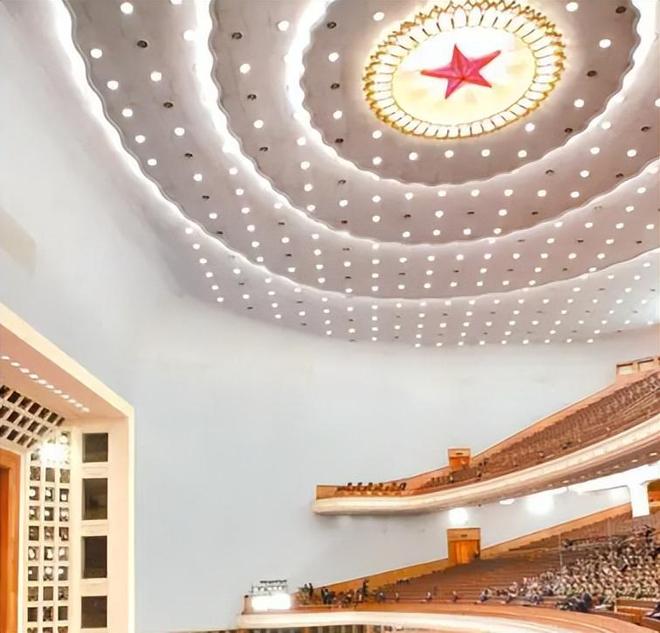 同学聚会问我退休金,我故意说2300元,没想到,第二天接到了25个电话……