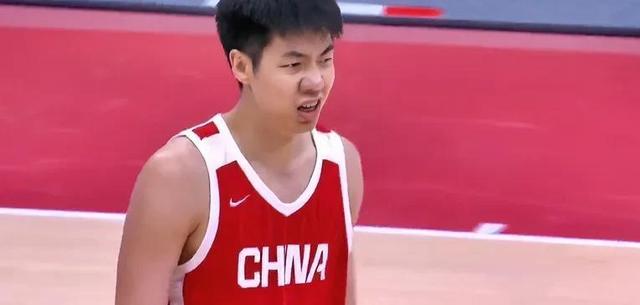 女星深夜爆猛料:4女共侍1夫,连61岁也不放过