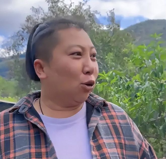 未婚先孕?曝范冰冰现身妇产医院,小心翼翼穿着宽松,腹部疑似隆起