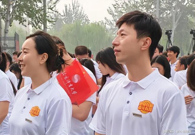 苏州这天:膀大腰圆的刘亦菲陈妍希,给内娱“排骨精们”上了一课