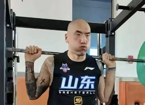 智己汽车多地经销商暴雷:员工集体讨薪,官方回应