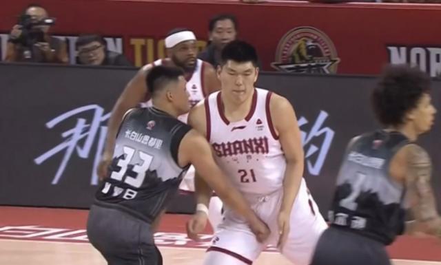 “钢铁洪流”遇上“智能蜂群”凭什么不落败?
