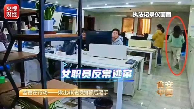 宋凯现场接机U17国足，感谢浮嶋敏创造历史并给全员戴花环