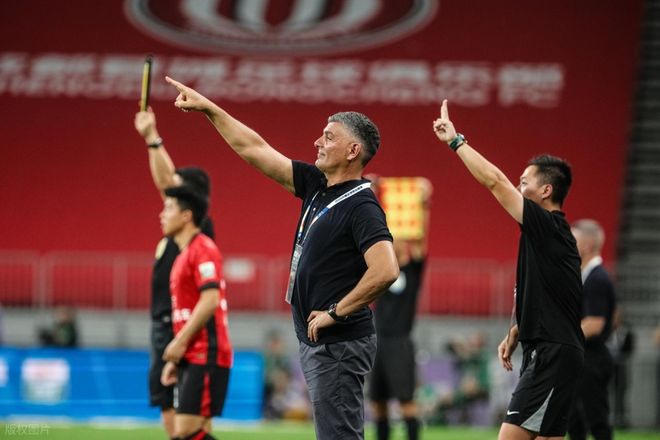 女篮热身赛：中国女篮11分完胜马里 张子宇篮下送遮天大帽