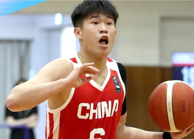 中国男篮胜不足喜，杨瀚森7+8状态慢热 暴露2大问题 缺赵继伟控场